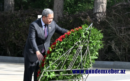 Kambocanın Baş naziri Heydər Əliyevin məzarını ziyarət etdi