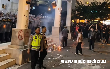 İndi də bu ölkədə tələbələr etiraza qalxdı